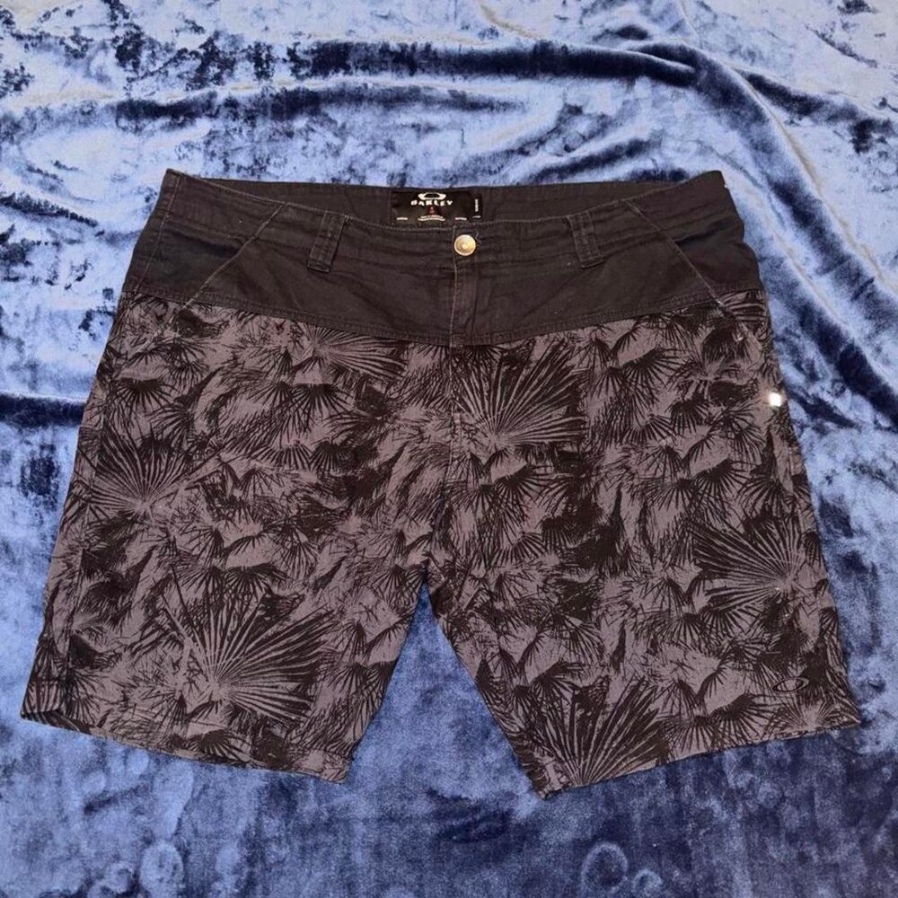 Oakley Men's Black and Grey Shorts